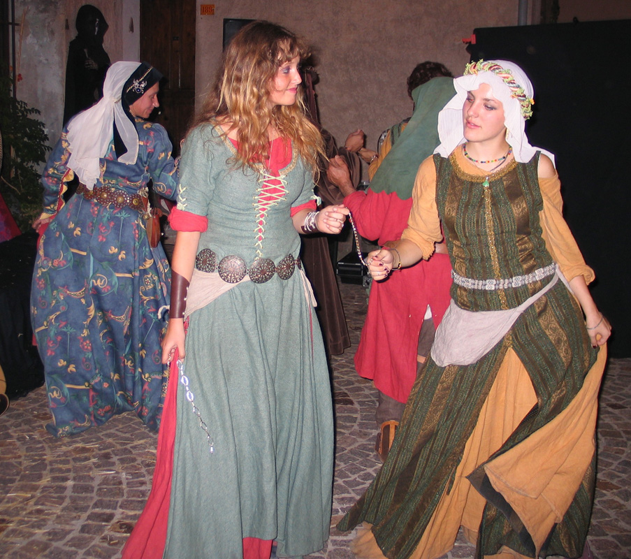spectacle-danse-medievale-la-danse-aux-aveugles