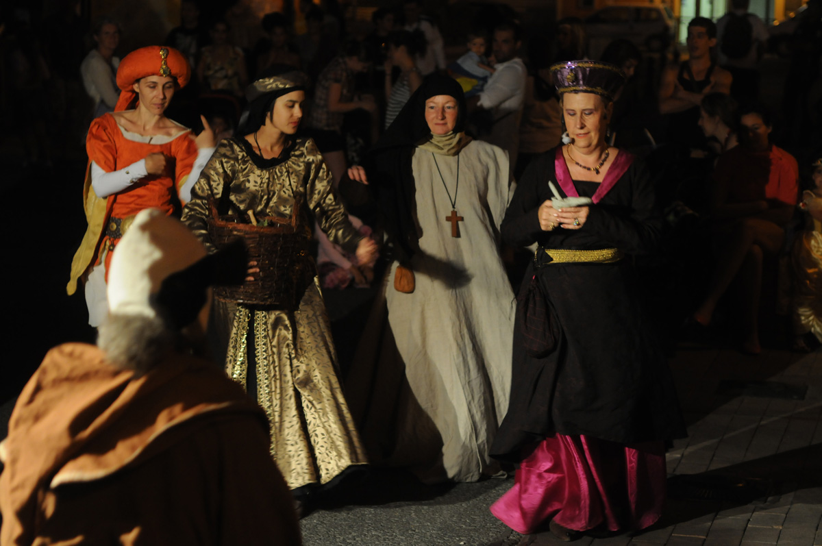 spectacle-danse-medievale-la-danse-aux-aveugles